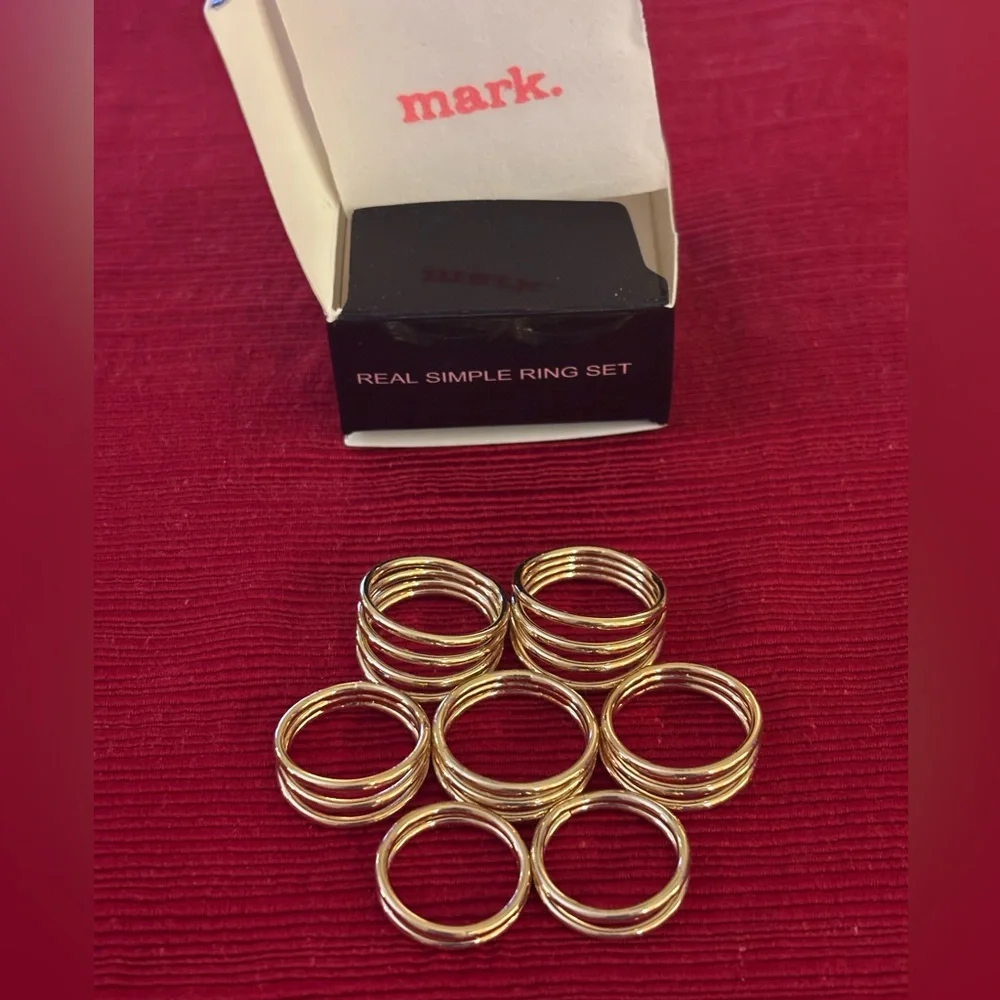 Avon costume jewelry rings, assorted. NO real gold or silver. NO real diamonds. - Picture 10 of 12